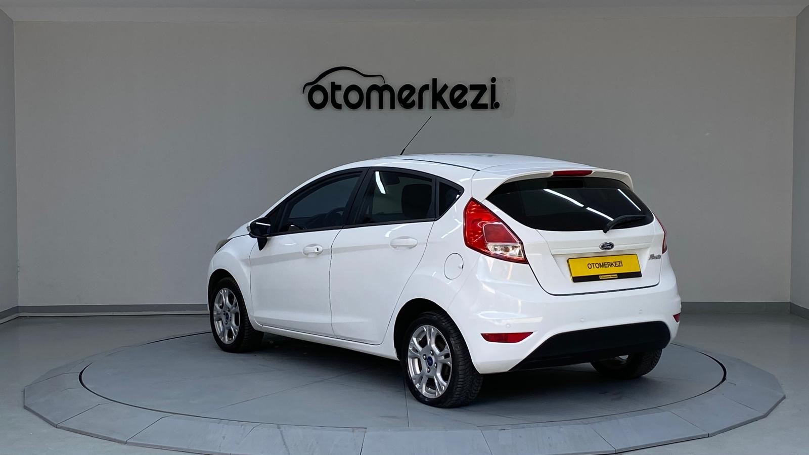 FORD FIESTA 21